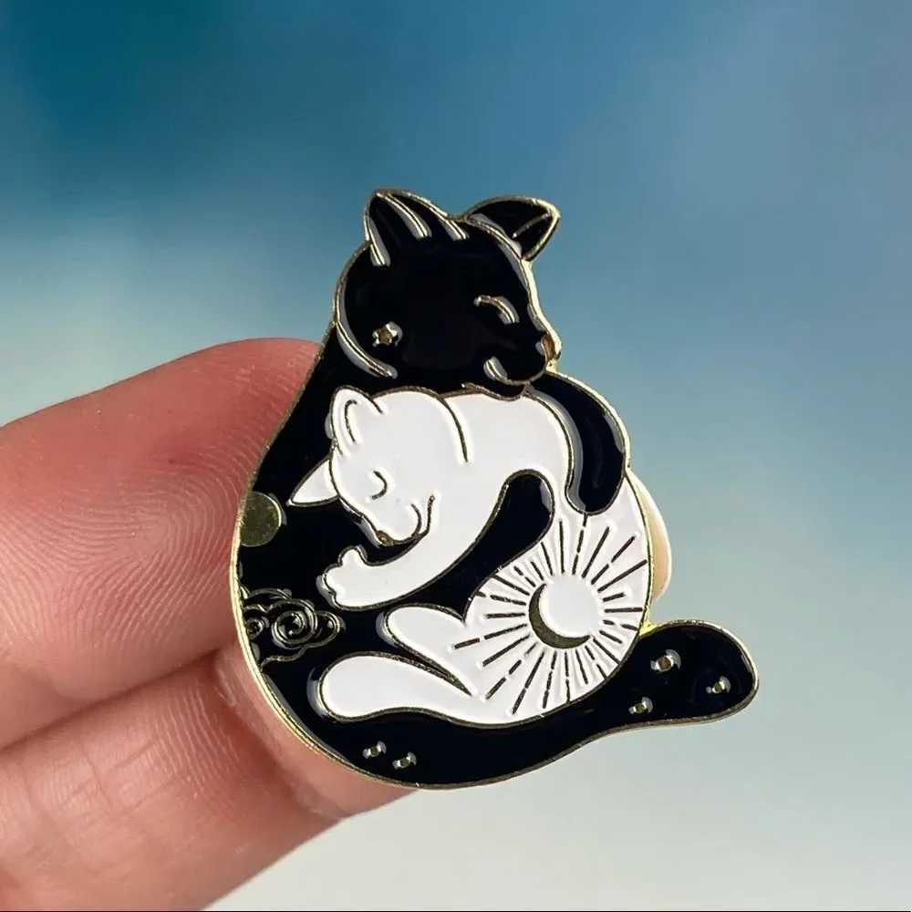 Cat Ying Yang Embrace Enamel Pin/ Brooch Lapel